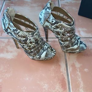 Colin Stuart snake Print Heels
